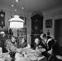 Middag hos fröken Elsa Eckert, Storgatan 46. Huset revs 1960