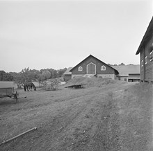 Ladugård och lada vid Riddersvik, Hässelby