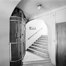 Interiör från Hotell Solid på Drottninggatan 27 innan rivning. BV, portgångens inre del vid hissen