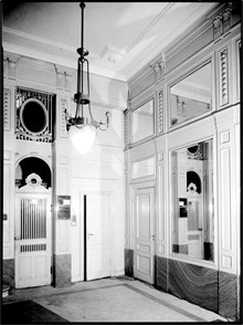 Klarabergsgatan 31. Vestibulen och hissen