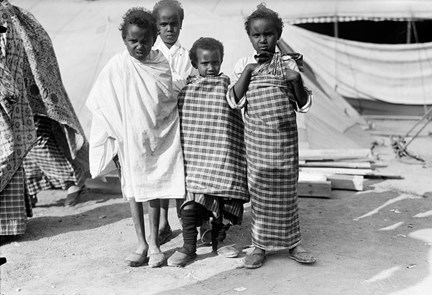 Fyra afrikanska barn