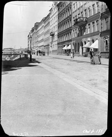 Uppsalagatan, nuvarande Gästrikegatan, norrut från Odengatan. T. h. kv. Kamelian. T. v. det ännu obebyggda kv. Liljan