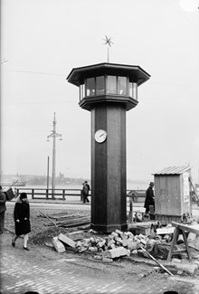 Vakttorn för dirigering av spårvägstrafik vid Slussen år 1927.