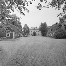 Riddersvik herrgård, Hässelby. Huvudbyggnaden och flygelbyggnaderna