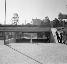 Hammarbyhöjdens tunnelbanestation från Finn Malmgrens Plan