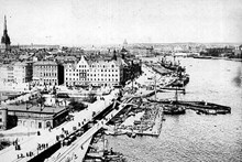 Slussen och Karl Johans torg och Skeppsbron från söder, 1890-talet