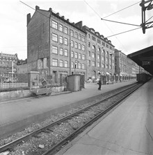 Östra Järnvägsgatan 16, från perrongen på Centralen