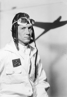 Porträtt av flygare Hamilton (man)