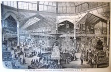 Det inre af industri-byggnadens midtelskepp. Litografi rörande Stockholmsutställningen 1866 Illustrerad Tidning, nr 30 den 4 augusti 1866.