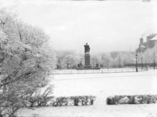 Kungsträdgården norrut med Karl XIII:s staty