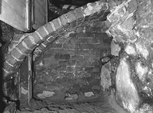 Foto på murat valv taget fotograferat vid en arkeologisk undersökning i Storkyrkobrinken
