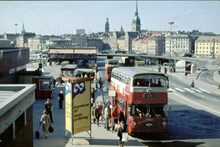 Leylanddubbeldäckare vid Slussen
