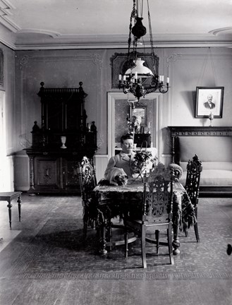 Ing. Alexandersson i Ingeniörsbostaden. Omkr. 1900. Fr. D. Holm 19/8 40. Liljeholmens Stearinfabrik (Hovings Malmgård), Danviksgatan 10, period 1890-1909