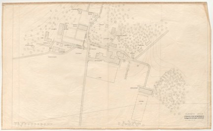 Situationsplan från mars 1951 över skolområdet i blyerst på transparent papper. Det står skrivet vilka byggnader som avbildas.