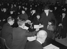 Sällskapet till dygdigt och tryggt tjänstefolks belönande har årssammankomst och delar ut ekonomisk belöning till trotjänarinnor som varit i tjänst i mer än 20 år