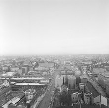 Utsikt från Skattehuset norrut. Södergatan norrut. T.v. Södra Stations bangård. Medborgarhuset i mitten och Götgatan längst till höger i bilden