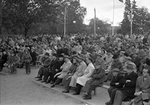 Vasaparken. Folksamling när Högern har möte