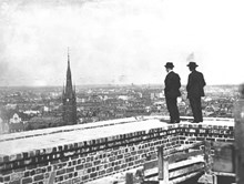 Utsikt från tornet under Stadshusets nybyggnad. Vy över Norrmalm med Klara kyrka.