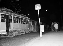 Strömavbrott för spårvagnar. 1:ans spårvagn med resenärer står still