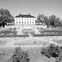 Hässelby slott med omgivande terrasser