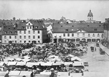 Vy mot norr över Hötorget med torghandel