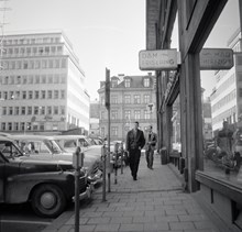 Tunnelbanenedgång stn Hötorget N Sveavägen/Tunnelgatan (nu Olof Palmes Gata)