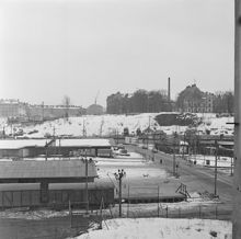 Utsikt över kv. Linjalen och Mätningsmannen från Södra Stations gamla personalhus. I fonden t.h. ligger Rosenlunds ålderdomshem