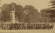 Vapenövning i Humlegården för elever från Beskowska skolan - 1894.