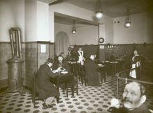 Restaurang Mäster Anders. Interiör, tredjeklassmatsal med gäster och servitriser.