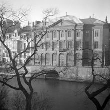 Arvfurstens palats, UD, fasaden mot Norrström