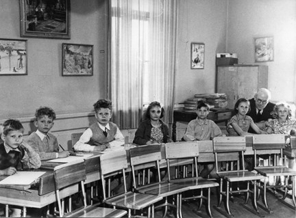 Skolbarn under lektion i Manillaskolan