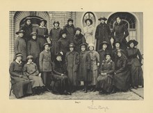 Klassfotografi med Karin Boye - Åhlinska skolan 1916