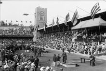 Olympiska spelen i Stockholm 1912. Kung Gustaf V förrättar prisutdelning på Stockholms stadion.