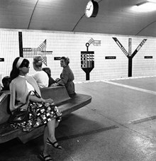 T-Centralen. I väntan på tunnelbanan
