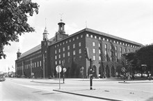 Stadshuset från NV