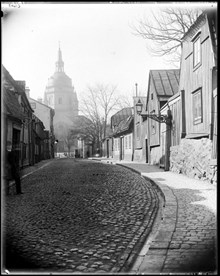 Fjällgatan västerut från nr 14. I fonden Katarina kyrka