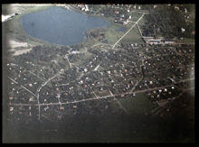 Flygbild västerifrån över Lillsjönäs koloniområde och Lillsjön i Ulvsunda