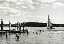 Ängbybadet: Simma bara ut till länsen!