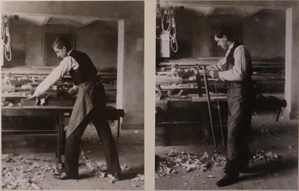 Svartvitt fotografi på pojkar som utbildas till möbelsnickare