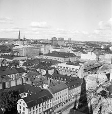 Utsikt över Klarakvarteren i riktning mot Konstfackskolan, Konserthuset och Kungstornen. I förgrunden Klarabergsgatan och kvarteret Gripen. Rivningar kring blivande Sergels Torg