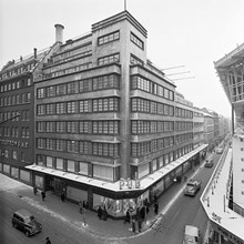 Varuhuset PUB vid hörnet av Kungsgatan och Drottninggatan
