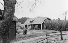Bostadshus vid Hjulsta gård.