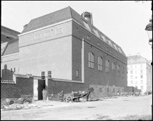 Östermalms läroverk från Östermalmsgatan