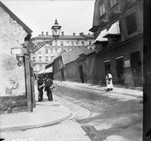 Nytorgsgatan norrut från Nytorget. Nytorgsgatan 33 t.h. Bondegatan 25 i fonden