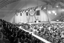 Ringvägen 68-70, Eriksdalshallen. Ungsvenskarna (som högerns ungdomsrörelse hette till 1946) och Högerns valträff. Stockholmshögerns ordförande Gunnar Ljungqvist ska tala och Jussi Björling sjunga