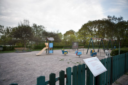 Willy Kyrklunds litterära skylt vid Dianavägen 17-35.