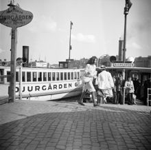 Skeppsbron. Ångfärja till Djurgården