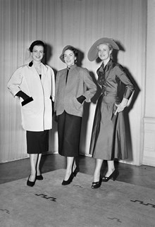 Norrmalmstorg 16, Edman & Andersson (modefirma). Modevisning