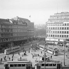 Hamngatan och Norrmalmstorg med spårvagnar