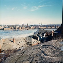 Vy från Skinnarviksberget över taken på Münchenbryggeriet mot Riddarholmen